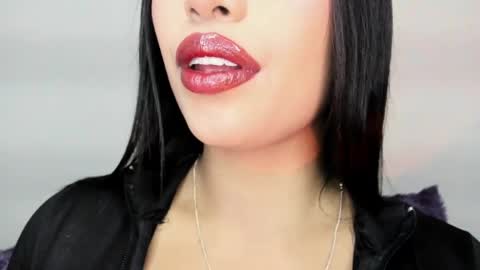 kim_mouth17 online show from 04/23/26, 11:40