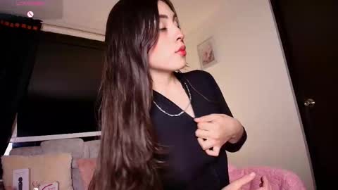kim_tyler_ online show from 11/06/25, 11:26