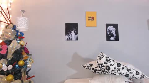 Snapshot of kimandyuk chatting on 12/19/24, 01:39 Kim  Yuk online show from 12/19/24, 01:39