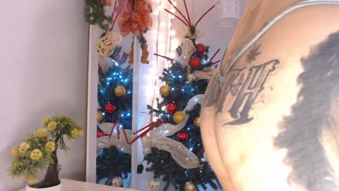 Snapshot of kimandyuk chatting on 12/27/24, 01:53 Kim  Yuk online show from 12/27/24, 01:53