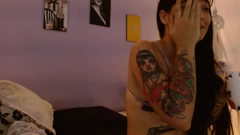 Snapshot of kimandyuk chatting on 01/18/25, 11:00 Kim  Yuk online show from 01/18/25, 11:00