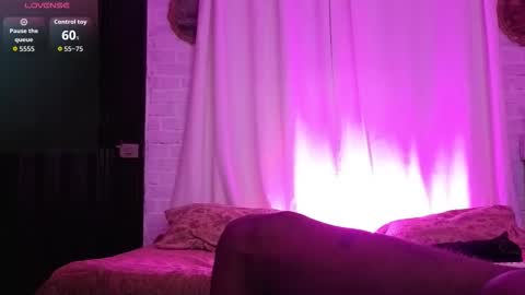 Snapshot of kimandyuk chatting on 12/15/25, 12:04 Kim Yuk online show from 12/15/25, 12:04