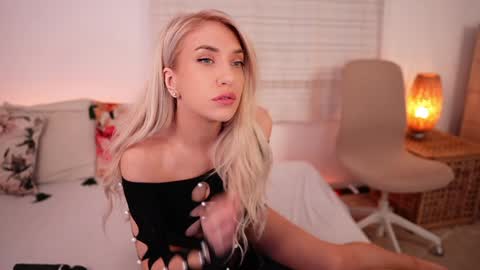 Snapshot of kimberhot chatting on 10/25/25, 12:07 Kim online show from 10/25/25, 12:07