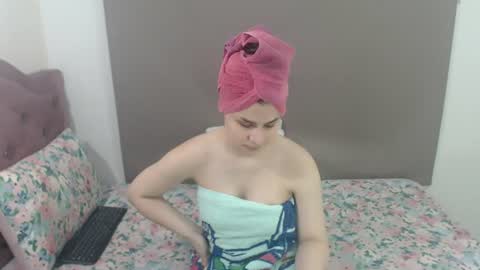 Snapshot of kimberjamesxx chatting on 06/23/26, 03:37 DANIELA online show from 06/23/26, 03:37