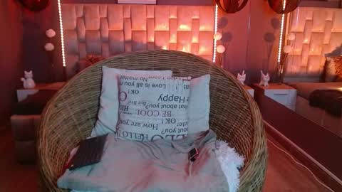 Snapshot of kimberlee_moon chatting on 02/25/26, 10:30 Kym online show from 02/25/26, 10:30