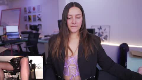 Kimberly 1200-1900 GMT-5 online show from 10/15/25, 07:14