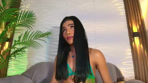 Snapshot of kimberly_gonzalez1 chatting on 10/19/25, 04:02 kimberly gonzalez online show from 10/19/25, 04:02