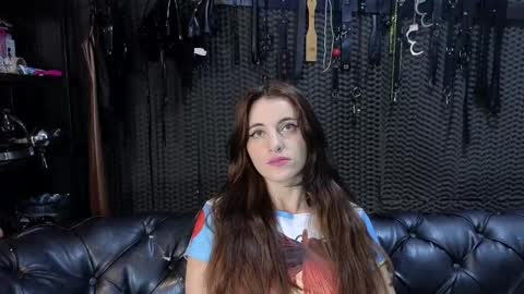  KIMBERLY SWAN  online show from 09/17/25, 08:43