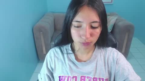 Snapshot of kimberly_thomson_t chatting on 12/23/24, 10:21 kimberly online show from 12/23/24, 10:21