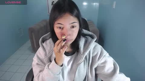 Snapshot of kimberly_thomson_t chatting on 01/23/25, 10:43 kimberly online show from 01/23/25, 10:43