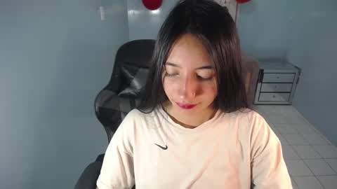 Snapshot of kimberly_thomson_t chatting on 02/19/25, 07:38 kimberly online show from 02/19/25, 07:38