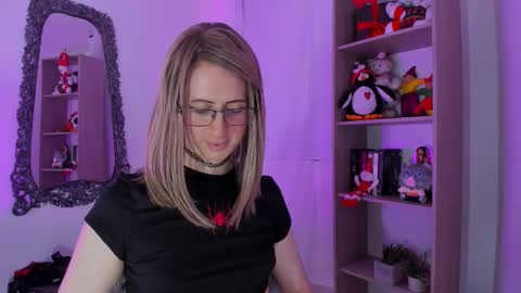 kimberly_thonson online show from 12/01/25, 04:12