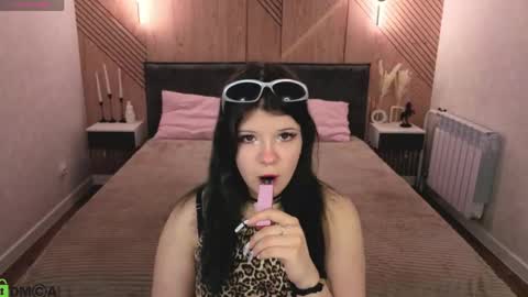 Kimberly Williams online show from 04/22/26, 09:44