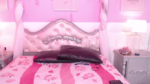 Snapshot of kimberlybale chatting on 06/21/26, 12:19 online show from 06/21/26, 12:19