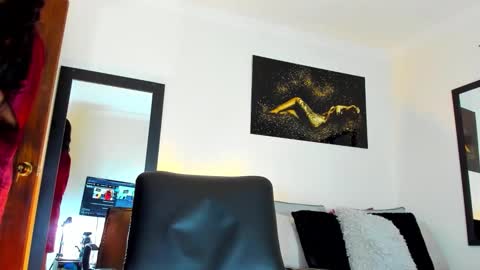 Kimberly Banks online show from 11/30/25, 01:04