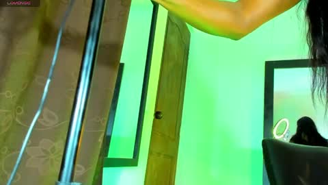 Kimberly Banks online show from 04/19/26, 07:49