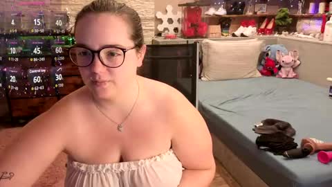 Snapshot of kimberlycaprice chatting on 05/10/26, 06:18 kimberlycaprice online show from 05/10/26, 06:18