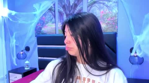 Kimberly Villalobos online show from 11/11/25, 11:43