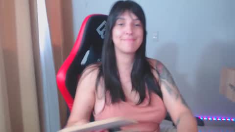 Snapshot of kimflexible_ chatting on 01/05/25, 08:31 Kim 3 online show from 01/05/25, 08:31