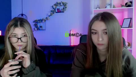 kimi_glow online show from 05/03/26, 07:31