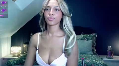 Snapshot of kimihoney_ chatting on 11/19/25, 09:48 Help me reach 100 thumbs up online show from 11/19/25, 09:48