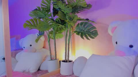 Kim  online show from 11/19/25, 08:42