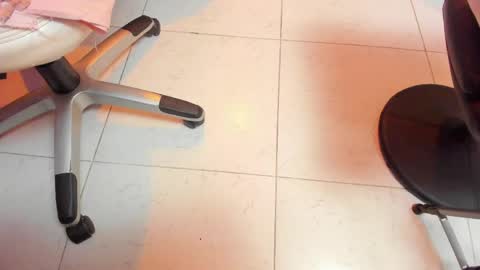 kimmberly_saenz_ online show from 04/23/26, 12:34