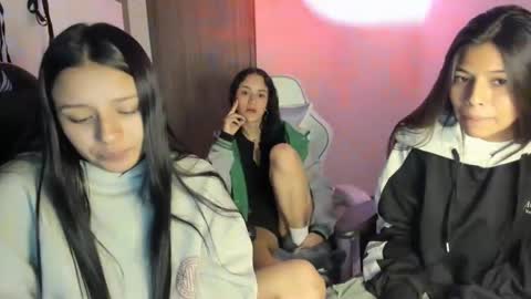 kimmi online show from 11/11/25, 11:16