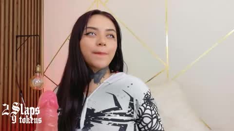 Snapshot of kimmi_kim chatting on 11/02/25, 12:46 online show from 11/02/25, 12:46