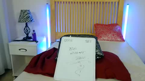 Kimmi Taylor online show from 10/22/25, 07:35