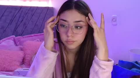 Snapshot of kimmy_veggaa chatting on 09/18/25, 06:21 kimm online show from 09/18/25, 06:21