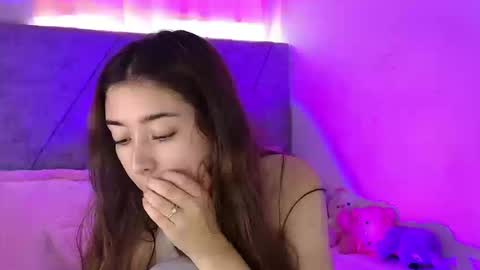 Snapshot of kimmy_veggaa chatting on 09/19/25, 04:07 kimm online show from 09/19/25, 04:07