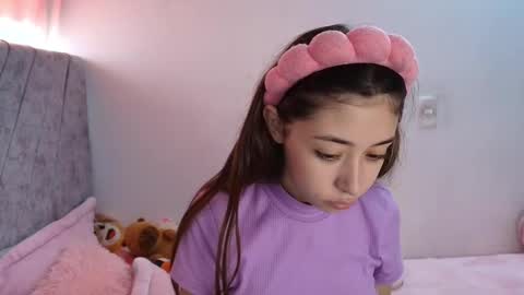 Snapshot of kimmy_veggaa chatting on 09/29/25, 03:17 kimm online show from 09/29/25, 03:17