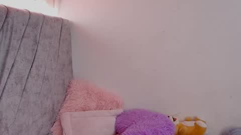 Snapshot of kimmy_veggaa chatting on 10/10/25, 06:18 kimm online show from 10/10/25, 06:18