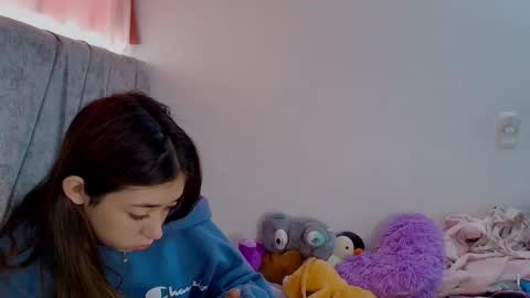 Snapshot of kimmy_veggaa chatting on 10/21/25, 03:57 kimm online show from 10/21/25, 03:57