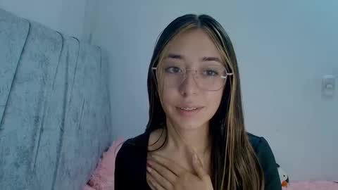 Snapshot of kimmy_veggaa chatting on 11/03/25, 04:25 kimm online show from 11/03/25, 04:25