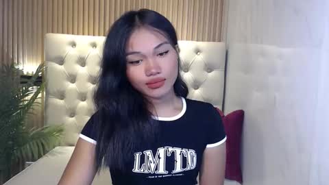 Snapshot of kina_greyx chatting on 10/19/25, 04:57 kina online show from 10/19/25, 04:57