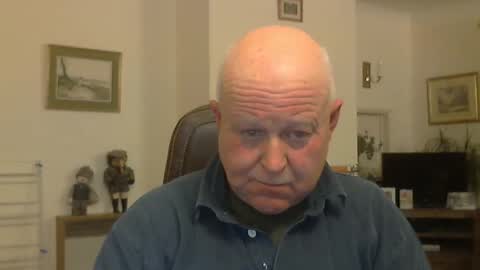 Snapshot of kindahairy4u chatting on 12/31/24, 08:02 kindahairy4u online show from 12/31/24, 08:02