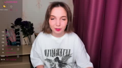 Snapshot of kindhazelhere_ chatting on 01/14/25, 01:04 Hazel online show from 01/14/25, 01:04