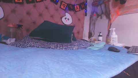 Snapshot of king_bella_ chatting on 10/28/25, 03:10 Bella online show from 10/28/25, 03:10