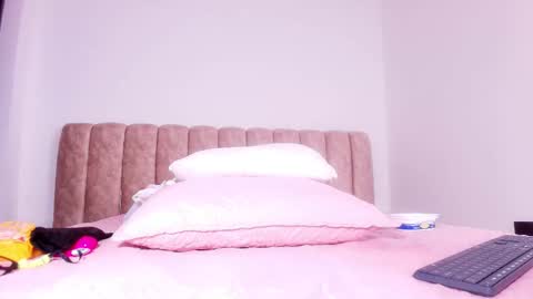 Snapshot of king_bella_ chatting on 11/13/25, 03:05 Bella online show from 11/13/25, 03:05