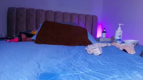 Snapshot of king_bella_ chatting on 11/26/25, 03:07 Bella online show from 11/26/25, 03:07