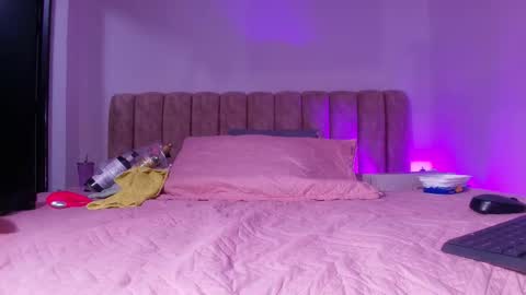 Snapshot of king_bella_ chatting on 11/29/25, 03:09 Bella online show from 11/29/25, 03:09