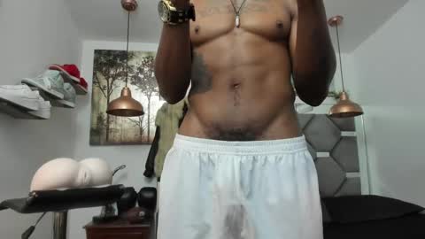 Snapshot of king_fitt_ chatting on 01/22/25, 01:42 HOT MEN BLACK online show from 01/22/25, 01:42