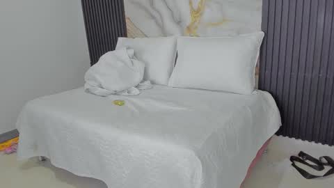 Snapshot of king_lovely_horny chatting on 10/08/25, 10:35 KING online show from 10/08/25, 10:35