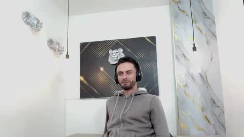 KING  online show from 04/15/26, 03:35