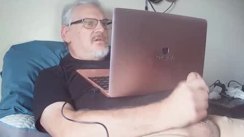 kingtongue10 online show from 11/22/25, 07:46