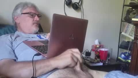 kingtongue10 online show from 04/22/26, 09:16