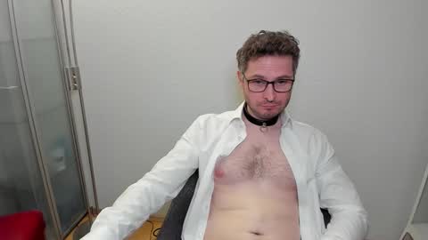 Snapshot of kinksubbydubby chatting on 09/15/25, 08:42 kinksubbydubby online show from 09/15/25, 08:42