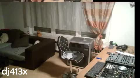 Snapshot of kinky_413x chatting on 02/19/26, 12:28 kinky_413x online show from 02/19/26, 12:28